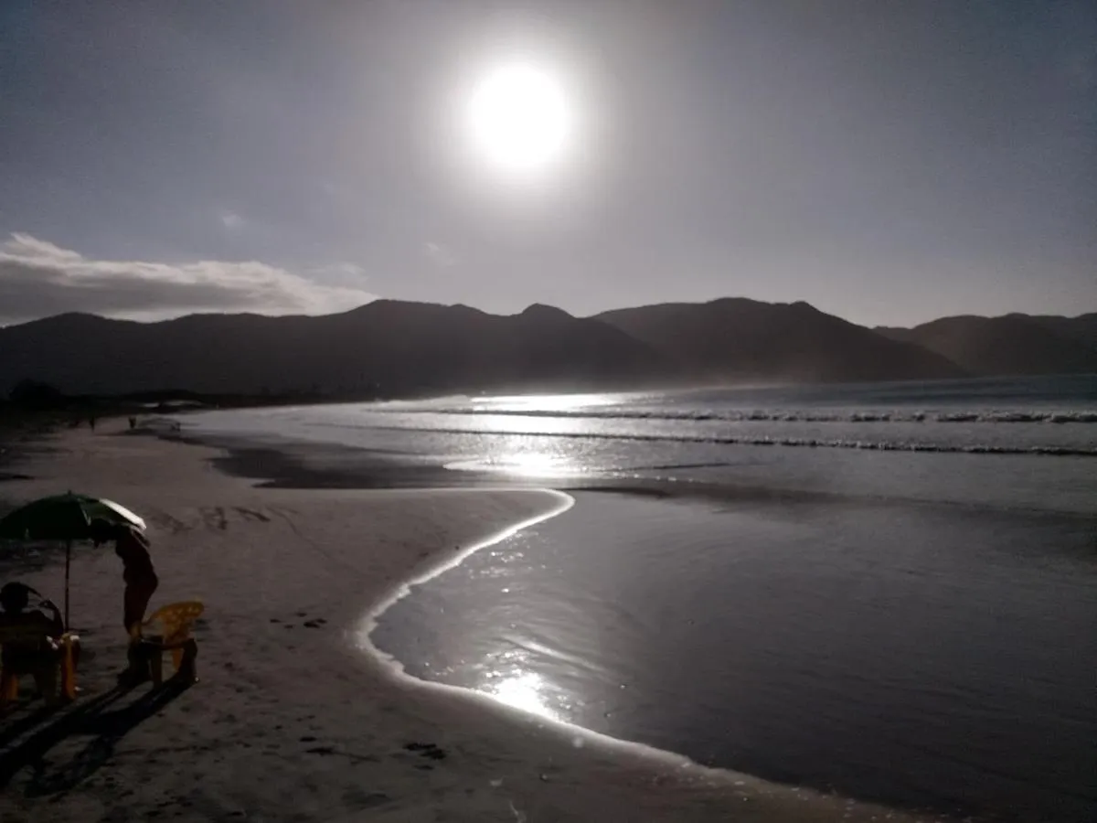 Casa Pé na Areia Frente ao Mar do Pântano do sul!! Vila Florianópolis Brasil