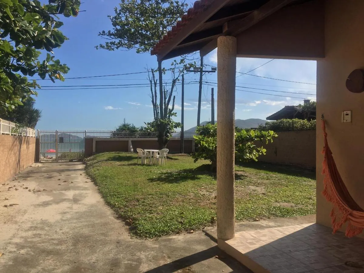 Casa Pé na Areia Frente ao Mar do Pântano do sul!! Vila Florianópolis 0*,  Brasil